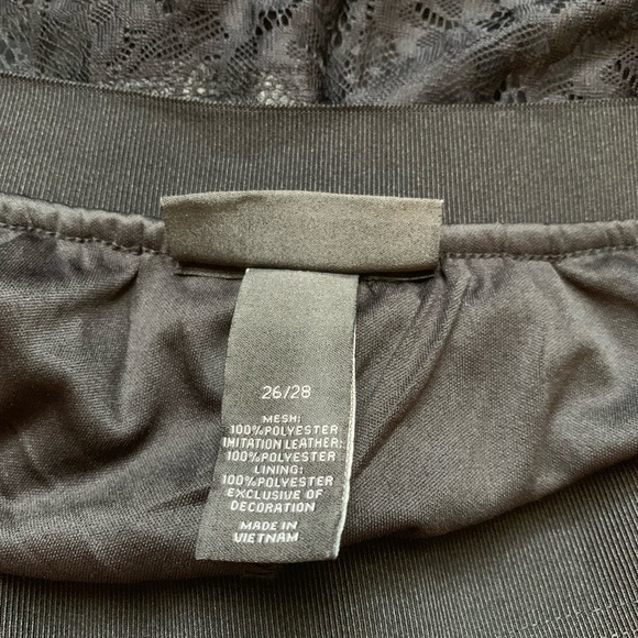 Faux Leather and Lace Skirt - Picture 4 of 5